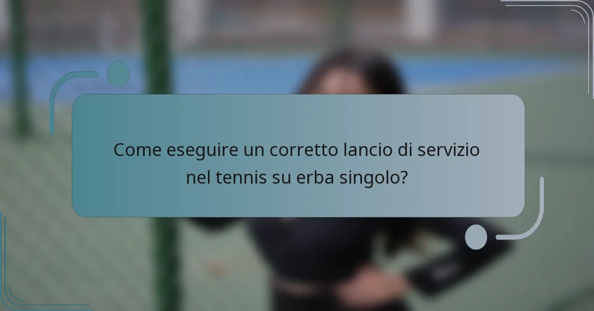 Come eseguire un corretto lancio di servizio nel tennis su erba singolo?